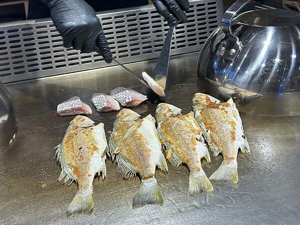 新北市淡水區[淡水美食] 全台最美的約會景觀餐廳「明水然．樂」(淡水中山店) 高CP值無菜單鐵板燒，只要1600起 日本A5和