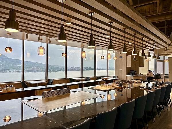 新北市淡水區[淡水美食] 全台最美的約會景觀餐廳「明水然．樂」(淡水中山店) 高CP值無菜單鐵板燒，只要1600起 日本A5和