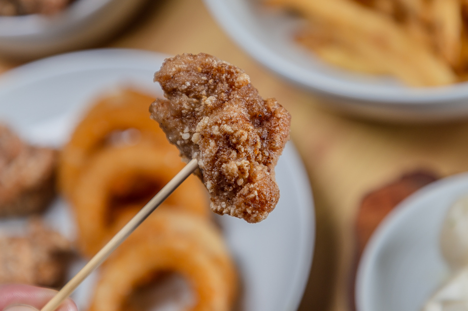 高雄楠梓在地人氣王騰之雞排,爆漿起司雞排 $100,經典台式風味