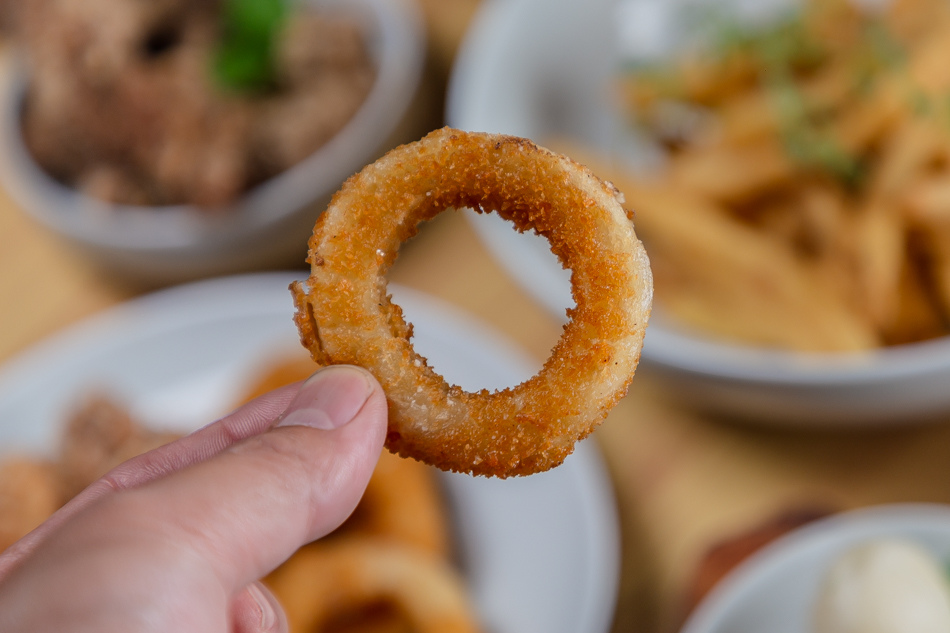 高雄楠梓在地人氣王騰之雞排,爆漿起司雞排 $100,經典台式風味