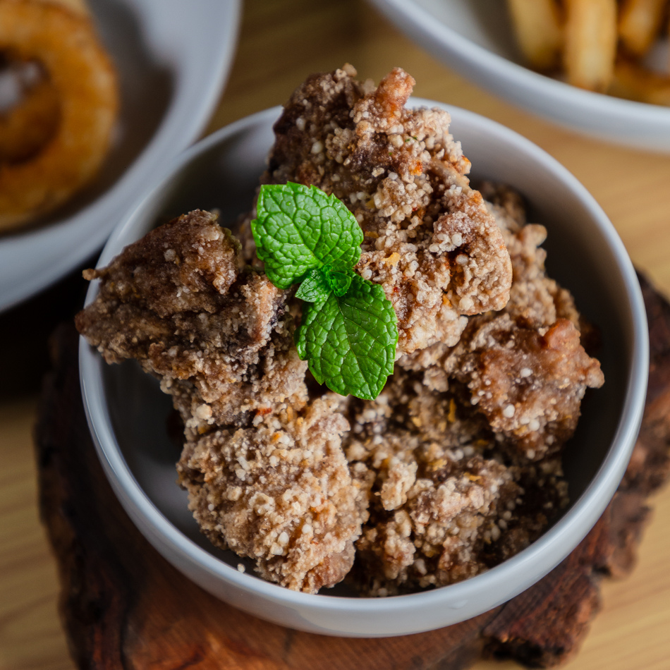 高雄楠梓在地人氣王騰之雞排,爆漿起司雞排 $100,經典台式風味