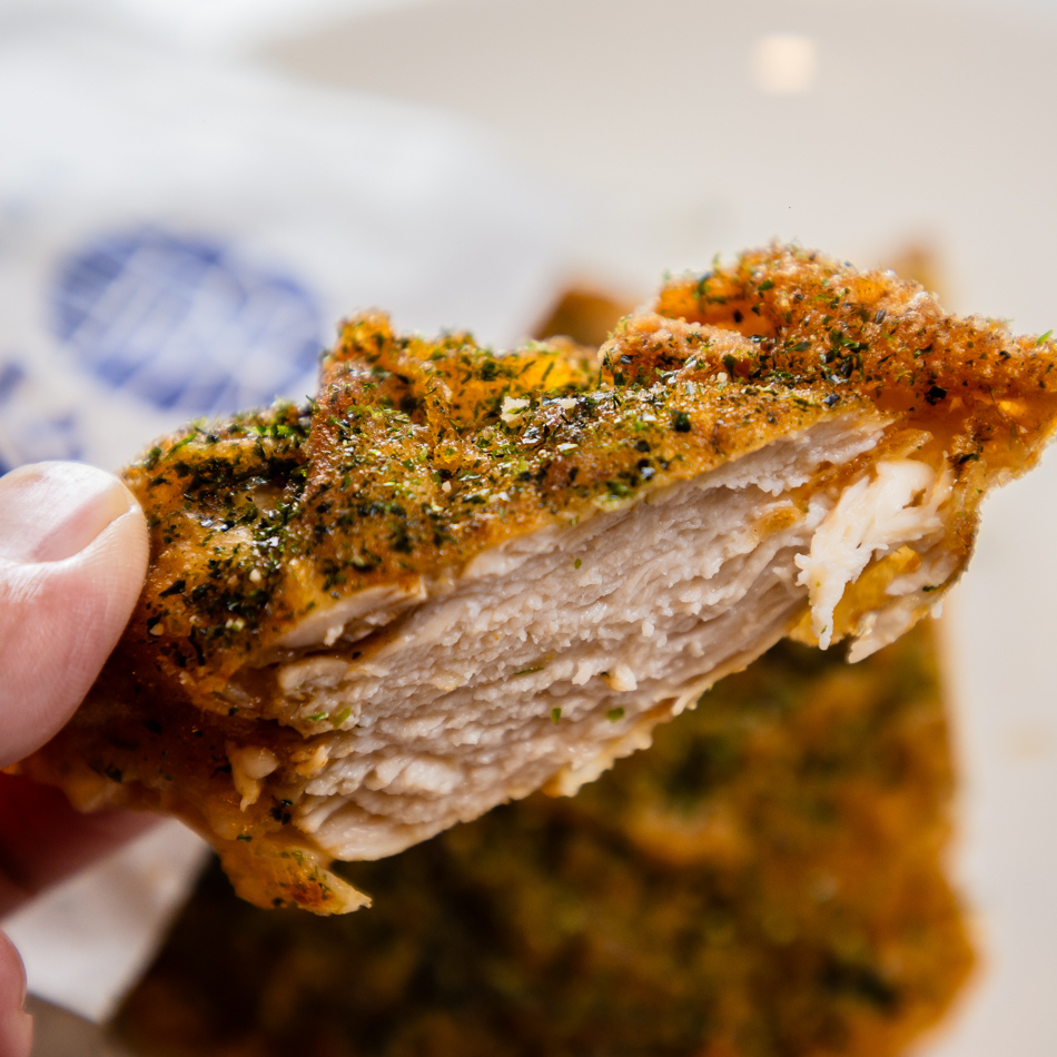 高雄楠梓在地人氣王騰之雞排,爆漿起司雞排 $100,經典台式風味