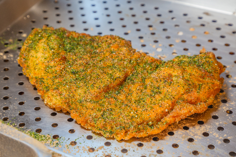 高雄楠梓在地人氣王騰之雞排,爆漿起司雞排 $100,經典台式風味