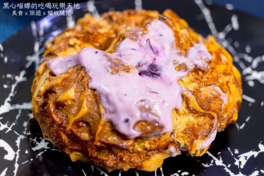 高雄苓雅︱菱果菱果泡芙　排隊也要吃！５０元！內餡輕盈飽滿到炸裂、外殼酥脆有層次的滿足系厚重脆皮大泡芙！