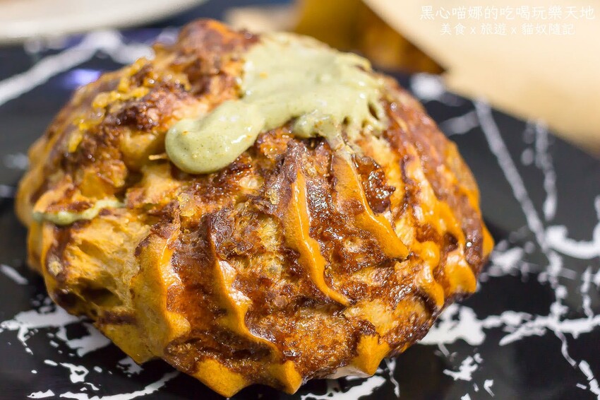 高雄苓雅︱菱果菱果泡芙　排隊也要吃！５０元！內餡輕盈飽滿到炸裂、外殼酥脆有層次的滿足系厚重脆皮大泡芙！