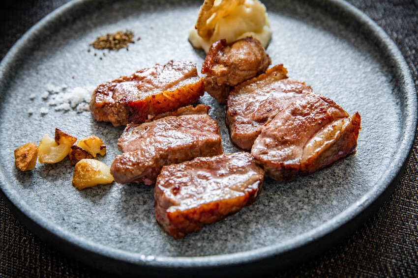 此生必嚐十大高CP值無菜單鐵板燒！不預約就吃不到，一位難求的無菜單鐵板燒插旗礁溪