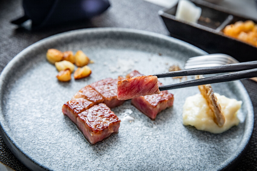 此生必嚐十大高CP值無菜單鐵板燒！不預約就吃不到，一位難求的無菜單鐵板燒插旗礁溪