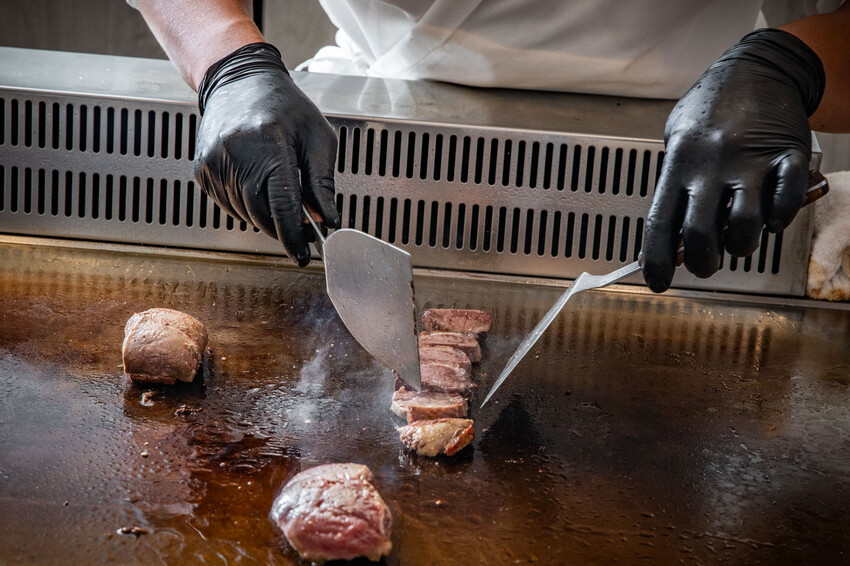 此生必嚐十大高CP值無菜單鐵板燒！不預約就吃不到，一位難求的無菜單鐵板燒插旗礁溪
