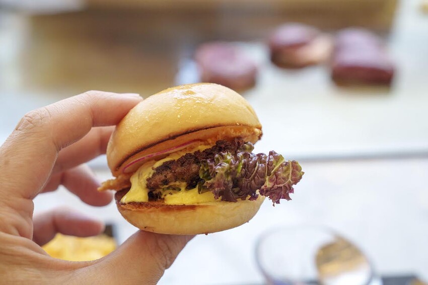 宜蘭最美無菜單鐵板燒|明水然.樂 宜蘭礁溪店,高CP值無菜單鐵板燒1600起活龍蝦 A5和牛 干貝 現流魚通通吃得到