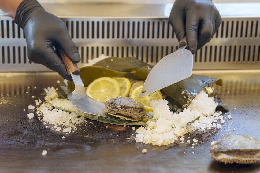 宜蘭最美無菜單鐵板燒|明水然.樂 宜蘭礁溪店,高CP值無菜單鐵板燒1600起活龍蝦 A5和牛 干貝 現流魚通通吃得到