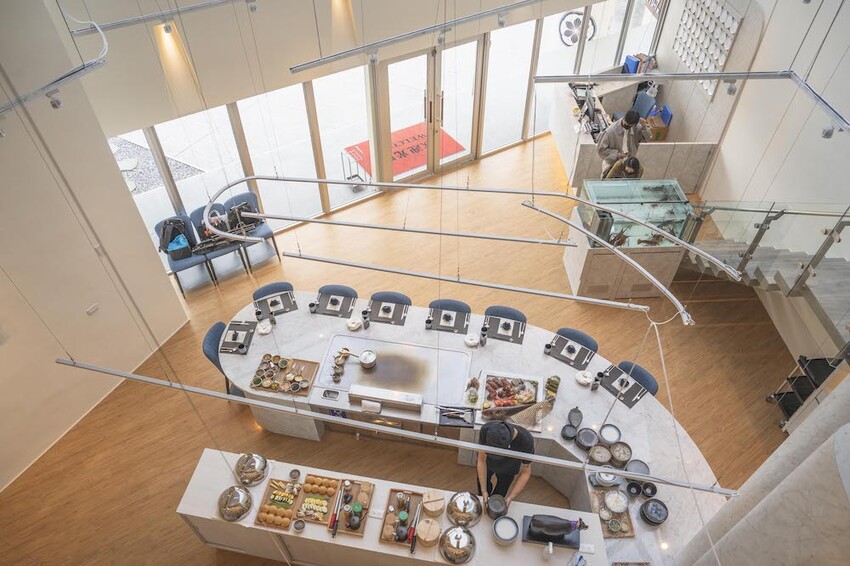 宜蘭最美無菜單鐵板燒|明水然.樂 宜蘭礁溪店,高CP值無菜單鐵板燒1600起活龍蝦 A5和牛 干貝 現流魚通通吃得到