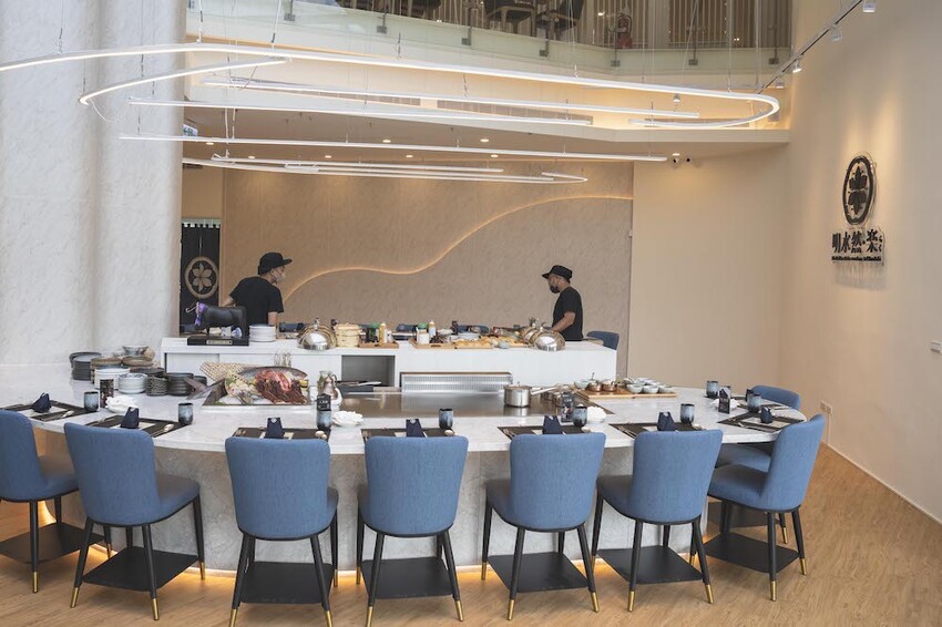 宜蘭最美無菜單鐵板燒|明水然.樂 宜蘭礁溪店,高CP值無菜單鐵板燒1600起活龍蝦 A5和牛 干貝 現流魚通通吃得到