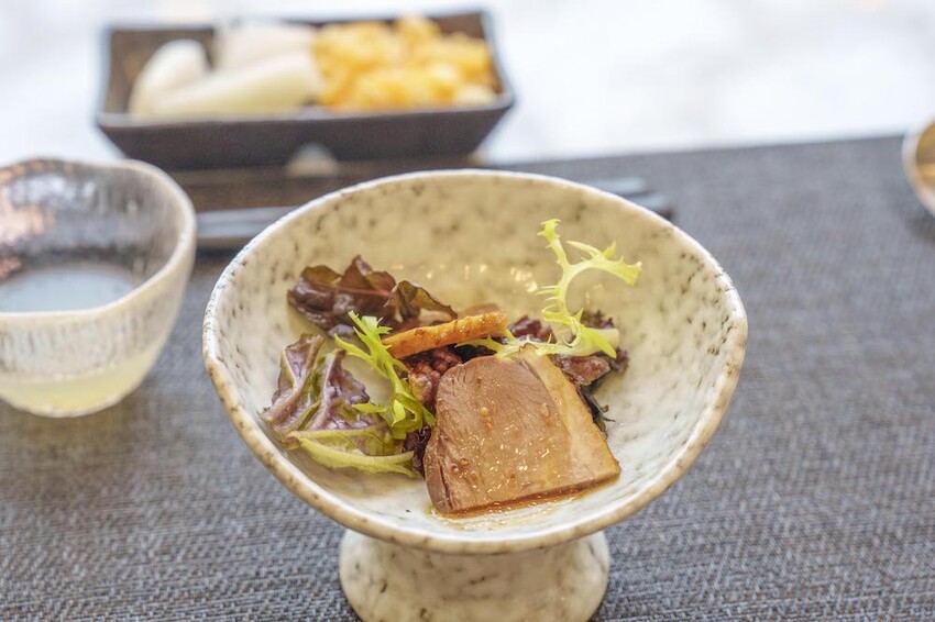 宜蘭最美無菜單鐵板燒|明水然.樂 宜蘭礁溪店,高CP值無菜單鐵板燒1600起活龍蝦 A5和牛 干貝 現流魚通通吃得到