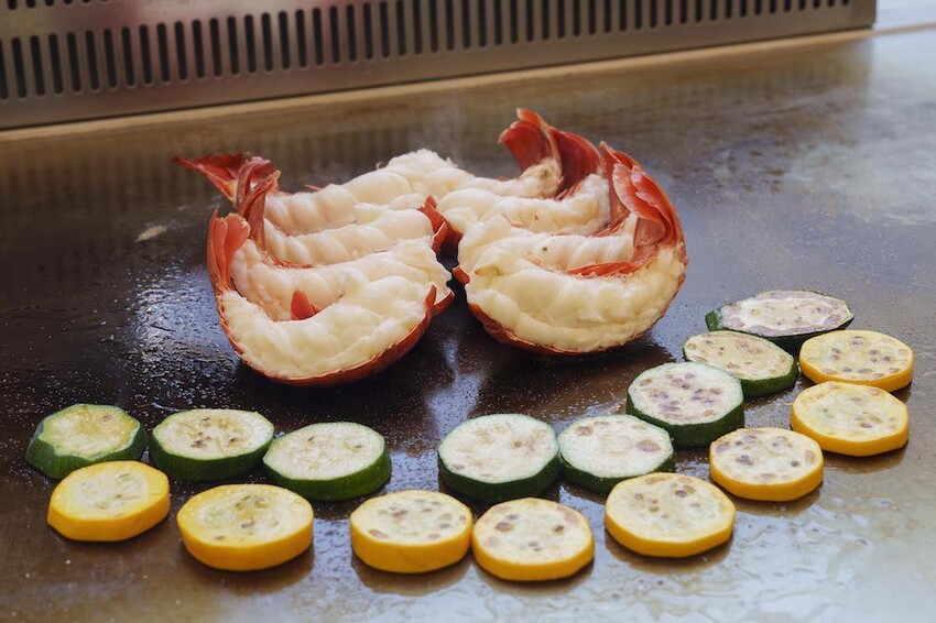 宜蘭最美無菜單鐵板燒|明水然.樂 宜蘭礁溪店,高CP值無菜單鐵板燒1600起活龍蝦 A5和牛 干貝 現流魚通通吃得到