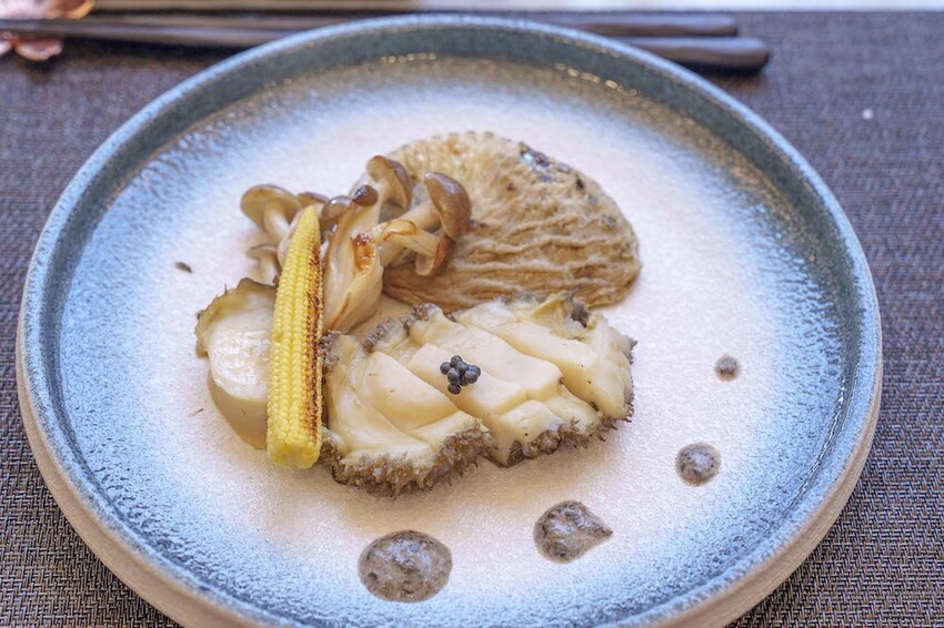 宜蘭最美無菜單鐵板燒|明水然.樂 宜蘭礁溪店,高CP值無菜單鐵板燒1600起活龍蝦 A5和牛 干貝 現流魚通通吃得到