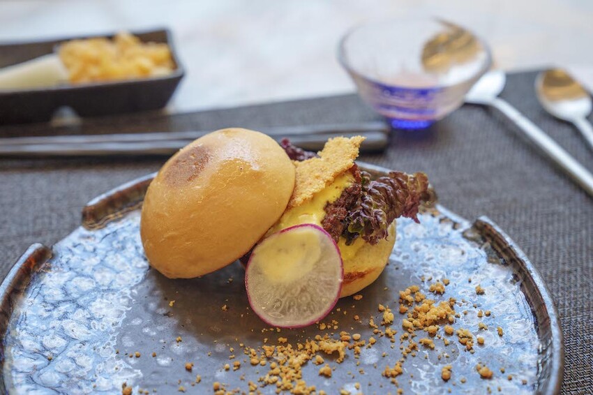 宜蘭最美無菜單鐵板燒|明水然.樂 宜蘭礁溪店,高CP值無菜單鐵板燒1600起活龍蝦 A5和牛 干貝 現流魚通通吃得到