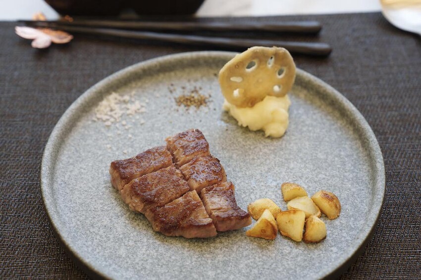 宜蘭最美無菜單鐵板燒|明水然.樂 宜蘭礁溪店,高CP值無菜單鐵板燒1600起活龍蝦 A5和牛 干貝 現流魚通通吃得到