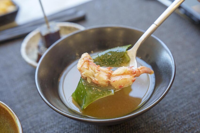 宜蘭最美無菜單鐵板燒|明水然.樂 宜蘭礁溪店,高CP值無菜單鐵板燒1600起活龍蝦 A5和牛 干貝 現流魚通通吃得到