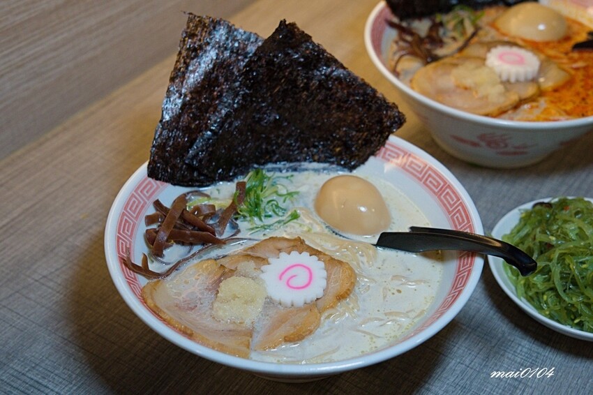 桃園中壢拉麵｜麵屋堂本～全台少見的藍色拉麵在中壢也吃的到了，