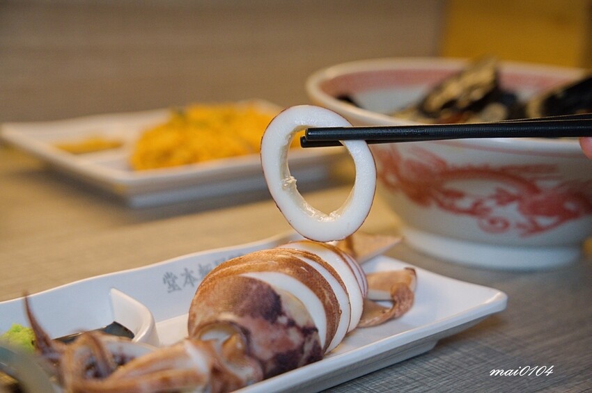 桃園中壢拉麵｜麵屋堂本～全台少見的藍色拉麵在中壢也吃的到了，