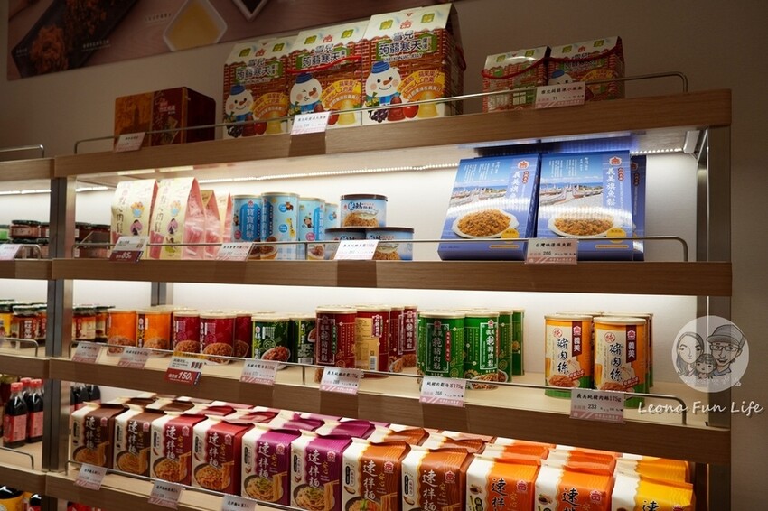 台中市東區蛋卷霜淇淋聖代真的有蛋捲!!濃郁牛奶霜淇淋限時買一送一，只有四天趕快吃起來|義美食品