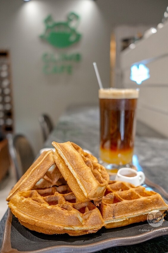 台中市北區台中特寵餐廳|爬咖啡CLIMB CAFE-喝咖啡放空，近距離和牛奶蛇、陸龜、守宮一起度過歡樂時光