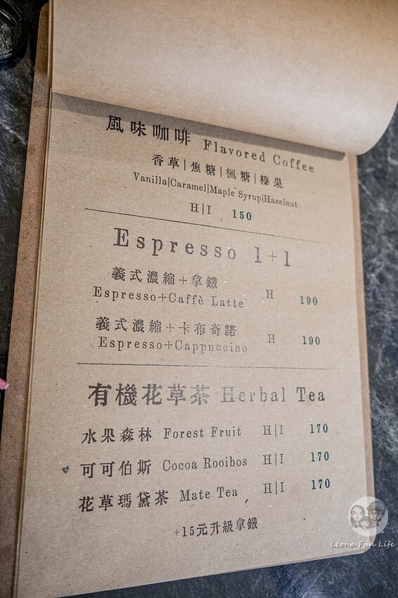 台中市北區台中特寵餐廳|爬咖啡CLIMB CAFE-喝咖啡放空，近距離和牛奶蛇、陸龜、守宮一起度過歡樂時光