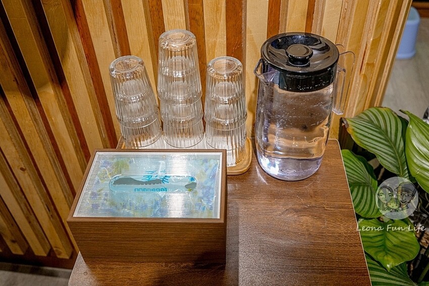 台中市北區台中特寵餐廳|爬咖啡CLIMB CAFE-喝咖啡放空，近距離和牛奶蛇、陸龜、守宮一起度過歡樂時光