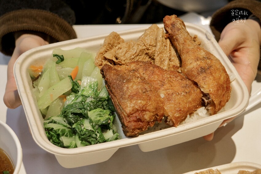 台中西區|向上市場在地傳承25年好味道!香酥溫體雞腿、排骨酥 台中西區|向上市場在地傳承25年好味道!香酥溫體雞腿、排骨酥