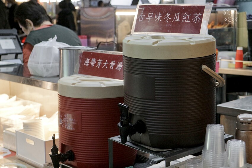 台中西區|向上市場在地傳承25年好味道!香酥溫體雞腿、排骨酥 台中西區|向上市場在地傳承25年好味道!香酥溫體雞腿、排骨酥