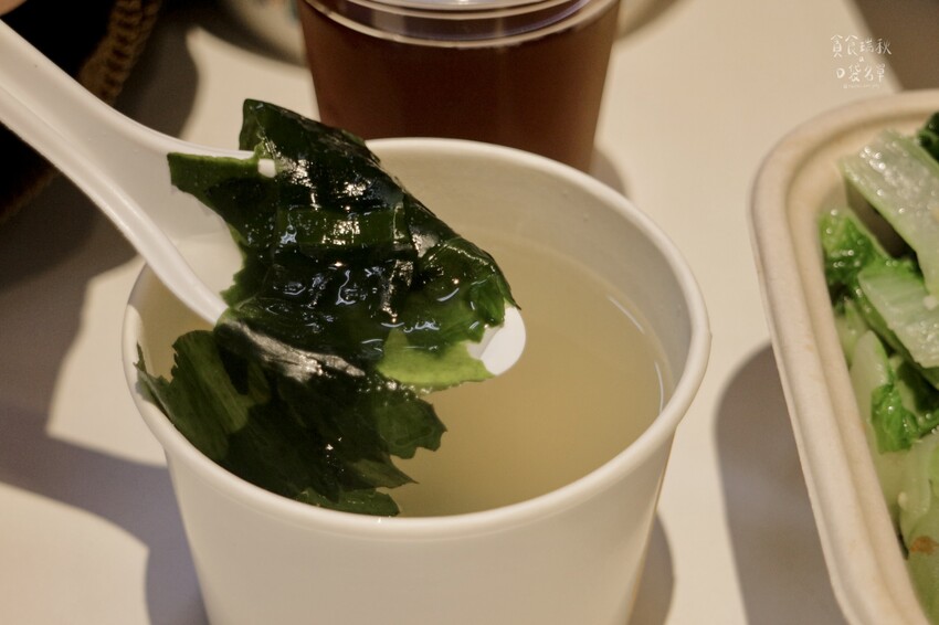 台中西區|向上市場在地傳承25年好味道!香酥溫體雞腿、排骨酥 台中西區|向上市場在地傳承25年好味道!香酥溫體雞腿、排骨酥