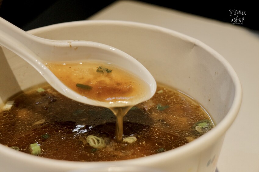 台中西區|向上市場在地傳承25年好味道!香酥溫體雞腿、排骨酥 台中西區|向上市場在地傳承25年好味道!香酥溫體雞腿、排骨酥