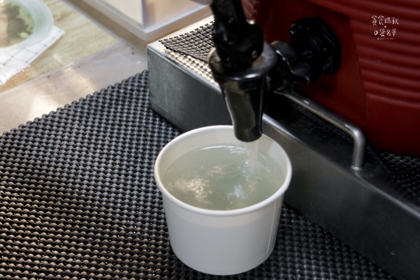 台中西區|向上市場在地傳承25年好味道!香酥溫體雞腿、排骨酥 台中西區|向上市場在地傳承25年好味道!香酥溫體雞腿、排骨酥