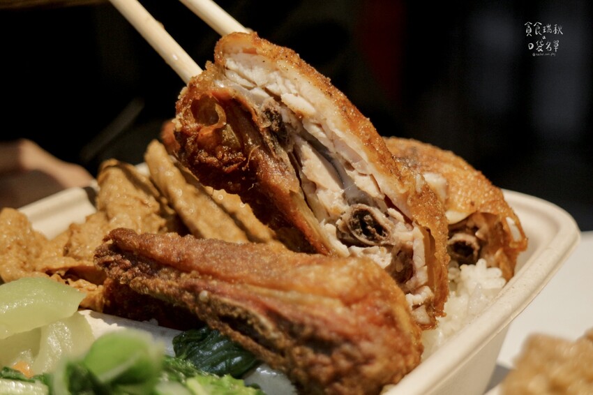 台中西區|向上市場在地傳承25年好味道!香酥溫體雞腿、排骨酥 台中西區|向上市場在地傳承25年好味道!香酥溫體雞腿、排骨酥