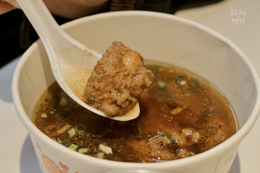 台中西區|向上市場在地傳承25年好味道!香酥溫體雞腿、排骨酥 台中西區|向上市場在地傳承25年好味道!香酥溫體雞腿、排骨酥