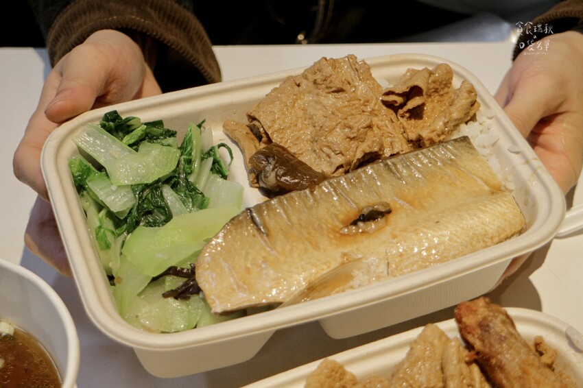 台中西區|向上市場在地傳承25年好味道!香酥溫體雞腿、排骨酥 台中西區|向上市場在地傳承25年好味道!香酥溫體雞腿、排骨酥