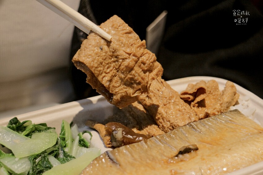 台中西區|向上市場在地傳承25年好味道!香酥溫體雞腿、排骨酥 台中西區|向上市場在地傳承25年好味道!香酥溫體雞腿、排骨酥