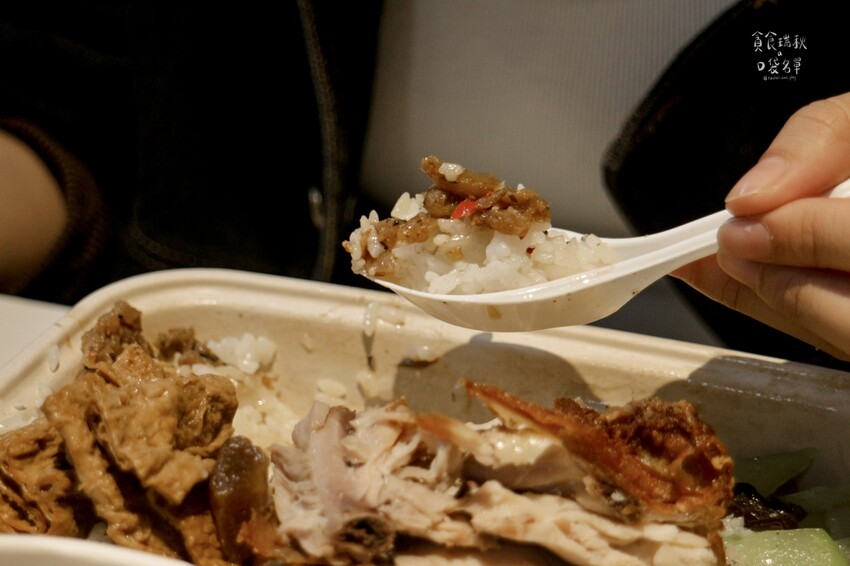 台中西區|向上市場在地傳承25年好味道!香酥溫體雞腿、排骨酥 台中西區|向上市場在地傳承25年好味道!香酥溫體雞腿、排骨酥