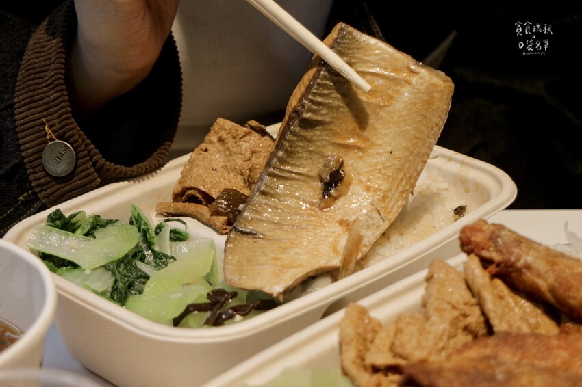 台中西區|向上市場在地傳承25年好味道!香酥溫體雞腿、排骨酥 台中西區|向上市場在地傳承25年好味道!香酥溫體雞腿、排骨酥