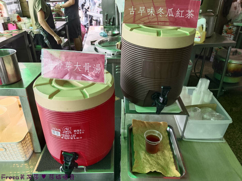 台中市西區台中便當【一力發】向上市場人氣老店「豐原排骨麵」新一代經營！雞腿便當超豐盛排隊美食.排骨酥湯好好喝│草