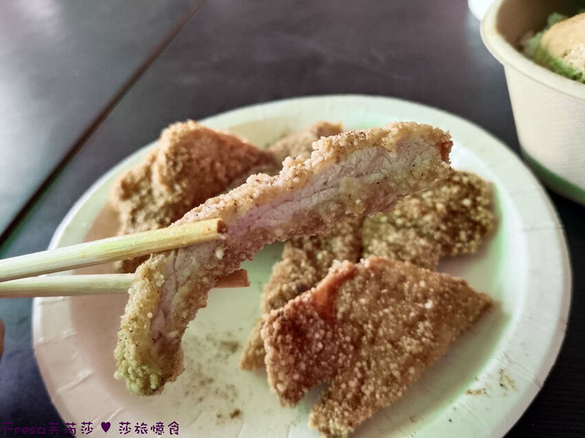 台中市西區台中便當【一力發】向上市場人氣老店「豐原排骨麵」新一代經營！雞腿便當超豐盛排隊美食.排骨酥湯好好喝│草