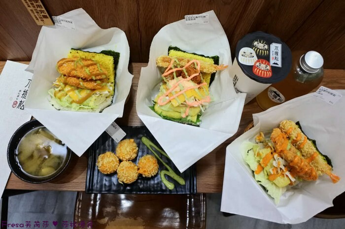 台中市西區台中便當【一力發】向上市場人氣老店「豐原排骨麵」新一代經營！雞腿便當超豐盛排隊美食.排骨酥湯好好喝│草