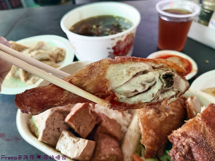 台中市西區台中便當【一力發】向上市場人氣老店「豐原排骨麵」新一代經營！雞腿便當超豐盛排隊美食.排骨酥湯好好喝│草