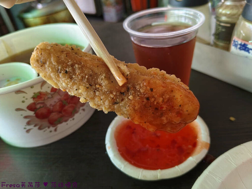 台中市西區台中便當【一力發】向上市場人氣老店「豐原排骨麵」新一代經營！雞腿便當超豐盛排隊美食.排骨酥湯好好喝│草