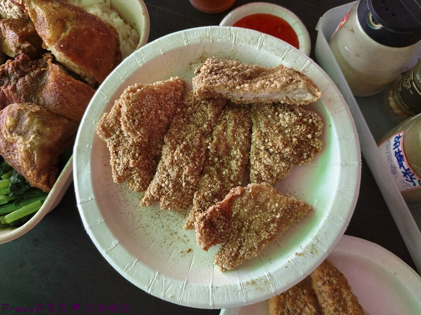 台中市西區台中便當【一力發】向上市場人氣老店「豐原排骨麵」新一代經營！雞腿便當超豐盛排隊美食.排骨酥湯好好喝│草