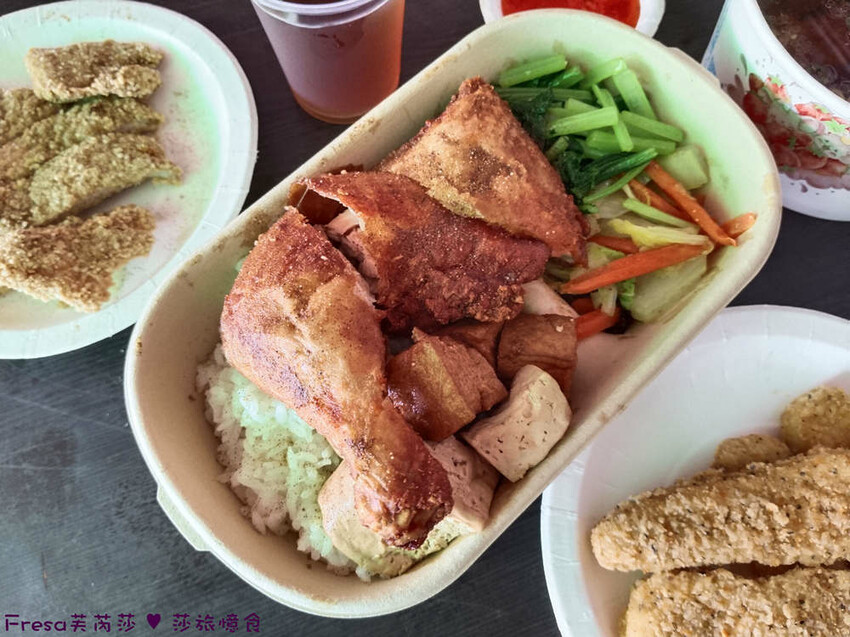 台中市西區台中便當【一力發】向上市場人氣老店「豐原排骨麵」新一代經營！雞腿便當超豐盛排隊美食.排骨酥湯好好喝│草