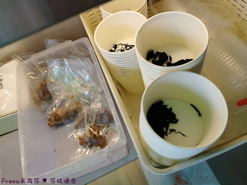 台中市西區台中便當【一力發】向上市場人氣老店「豐原排骨麵」新一代經營！雞腿便當超豐盛排隊美食.排骨酥湯好好喝│草