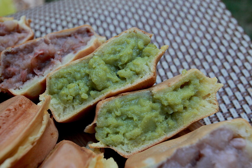 台南市南區吃。台南市｜南區。「一中街大輪紅豆餅」飄香超過20年老字號紅豆餅店，會爆漿的內餡CP值堆高高「一中街大輪