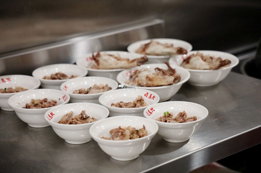 新北市三峽區三峽排隊人氣美食 | 焱馬號新店名 喙蘴號三峽老虎麵 必點限量頂級肉