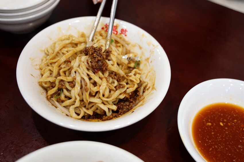 新北市三峽區三峽排隊人氣美食 | 焱馬號新店名 喙蘴號三峽老虎麵 必點限量頂級肉